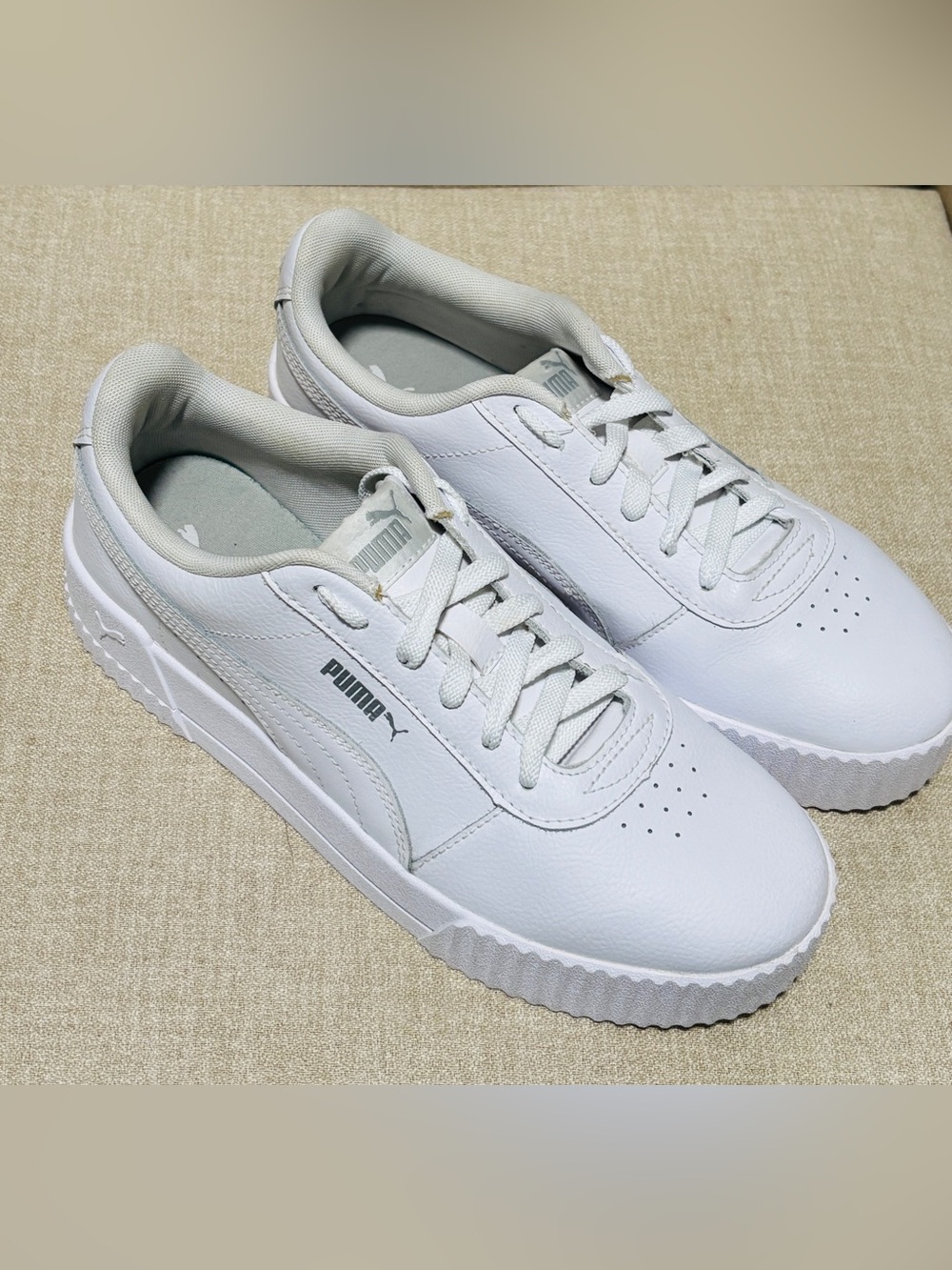 PUMA Carina White Leather
Sneaker 370325-02 Women’s Size 9